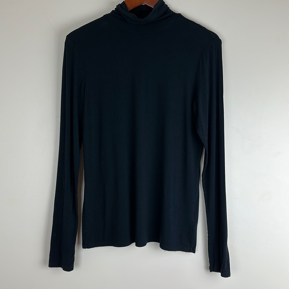Express Woman’s Size Large Long Sleeve Title Neck Black